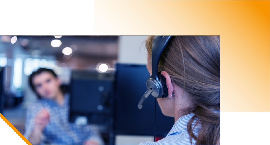 female-support-phone-operator female support phone operator