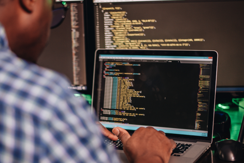 desenvolvimento de software Fábrica de embalagens Colep com conetividade de rede eficiente e segura, alimentada pela solução NaaS da Jolera e pela rede HPE Aruba.